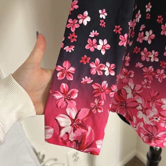 Black with Bright Pink Abstract Pattern Size Medium - Picture 7 of 9